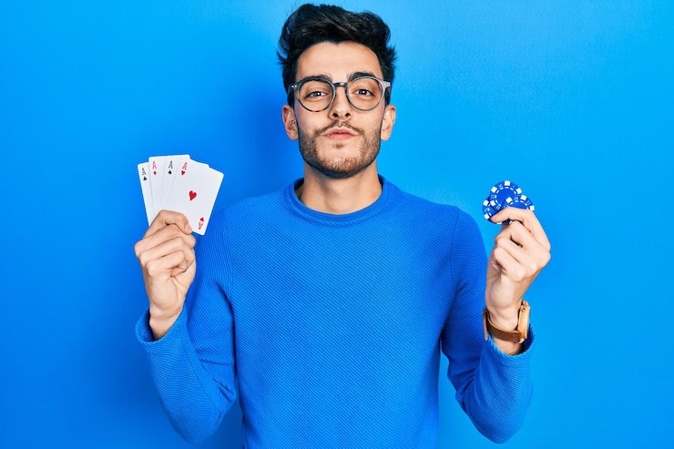 Live dealer hosting a Super Sic Bo round at slot btv168 studio